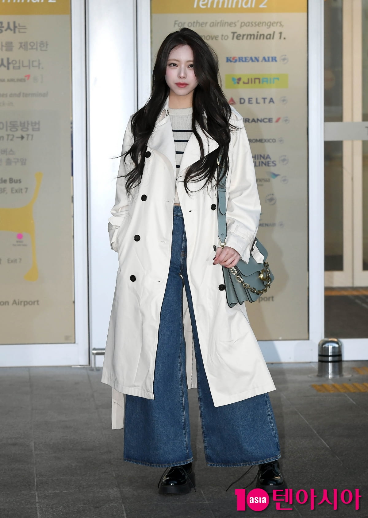 있지 유나, 심쿵 눈맞춤...미소 천사 출국길[TEN포토+]