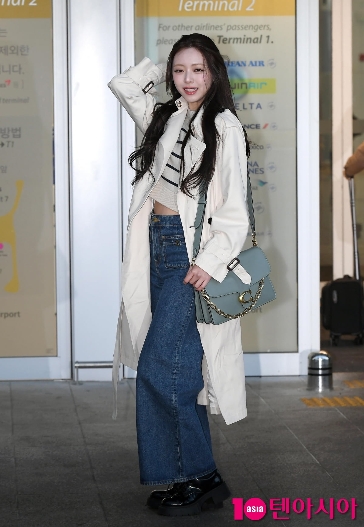 있지 유나, 심쿵 눈맞춤...미소 천사 출국길[TEN포토+]
