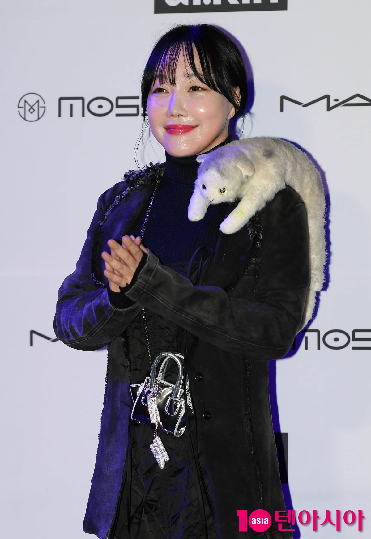 Pop Artist Nancy Lang Outing to Seoul Fashion Week with mascot Coco