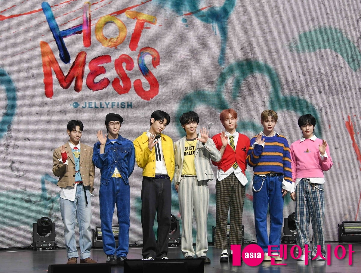 이븐 , 네 번째 미니 앨범 'HOT MESS' 발매[TEN포토+]