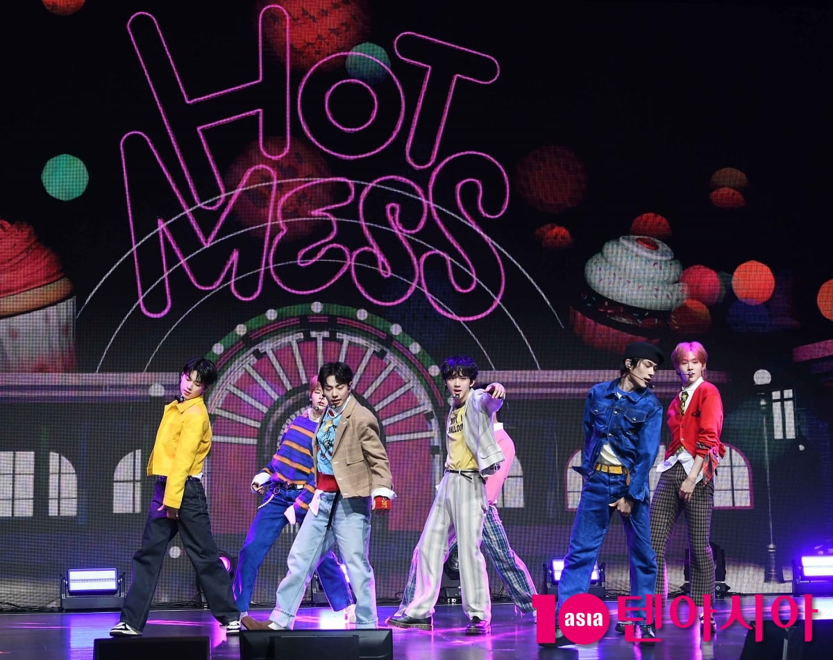 이븐 , 타이틀곡 'HOT MESS' 멋진무대[TEN포토+]