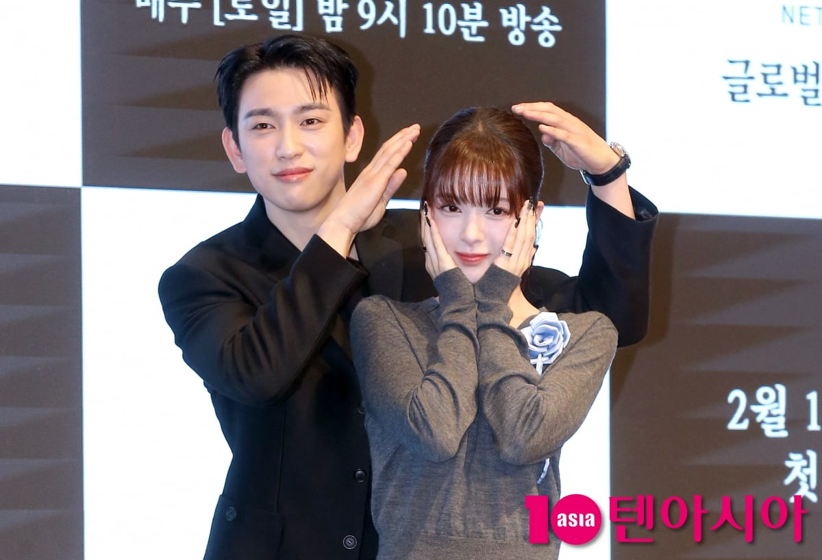 Jinyoung Park and Jeong-eui Noh We are a visual couple