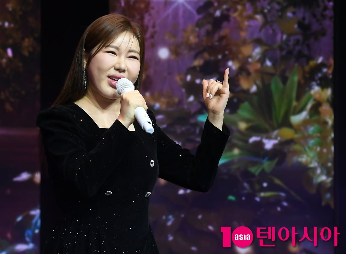 송가인, 타이틀곡 ‘아사달’ 기대하세요[TEN포토+]