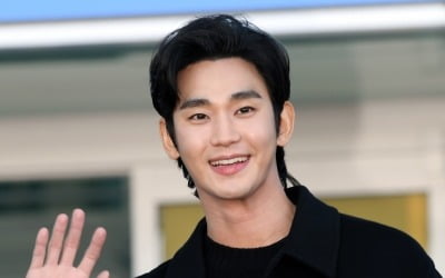 [종합] 김수현, 1살 연하 아이돌에 번호 따였다…"군인 시절, 부담스러워" ('굿데이')