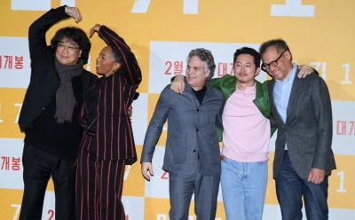 Bong Joon-ho and Star-Studded Cast Attend 'Mickey 17' Press Conference in Seoul