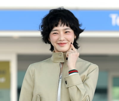 Actress Park Gyu-young  Angel smile + cheek cock... elegant departure