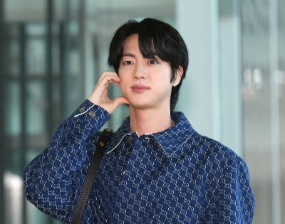 BTS's Jin The departure of a manhwa-like man...he looks great today too