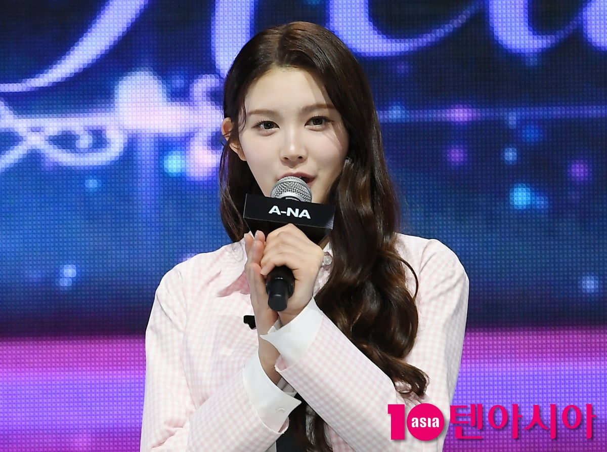 하츠투하츠 에이나, 청순한 미소[TEN포토+]