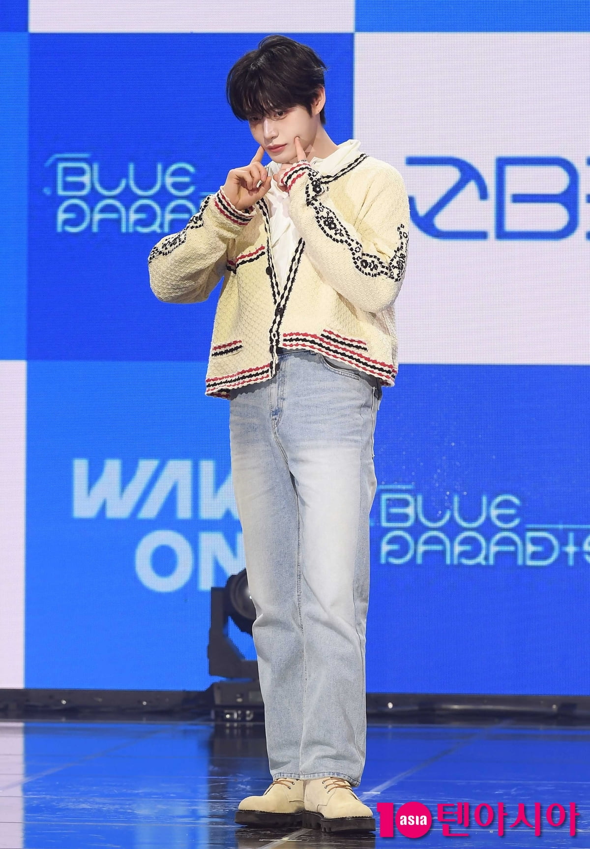 제로베이스원 김지웅, 시크한 맏형[TEN포토+]
