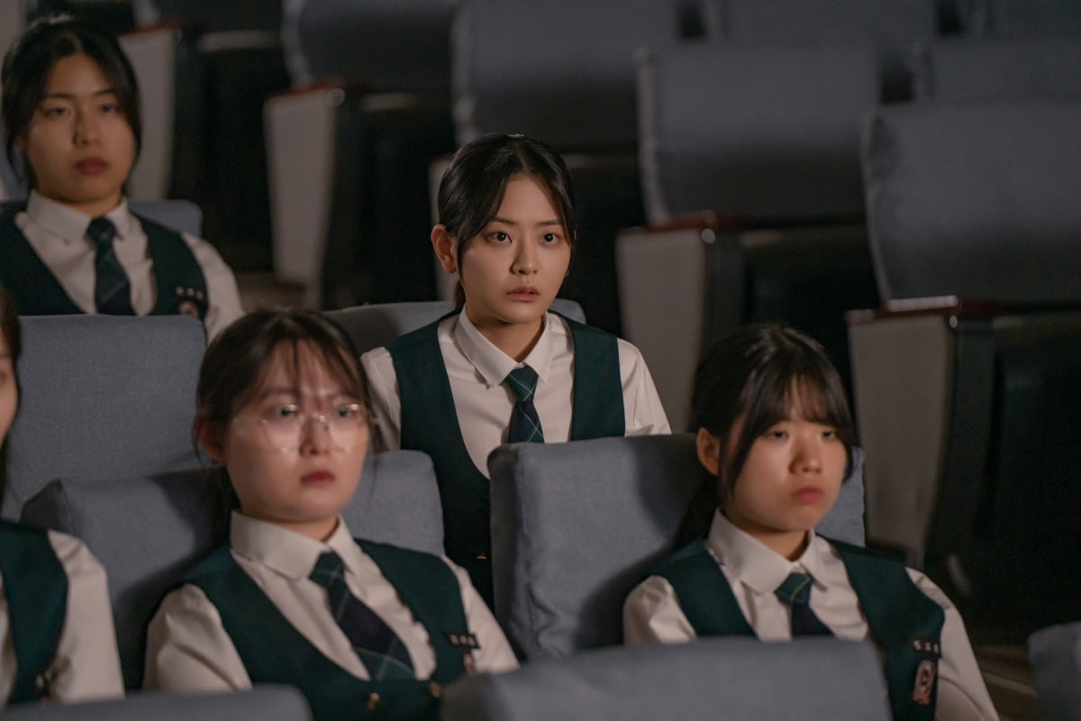 불법 조제약 논란 중…이혜리, '동성 ♥키스 상대'와 협력하기로