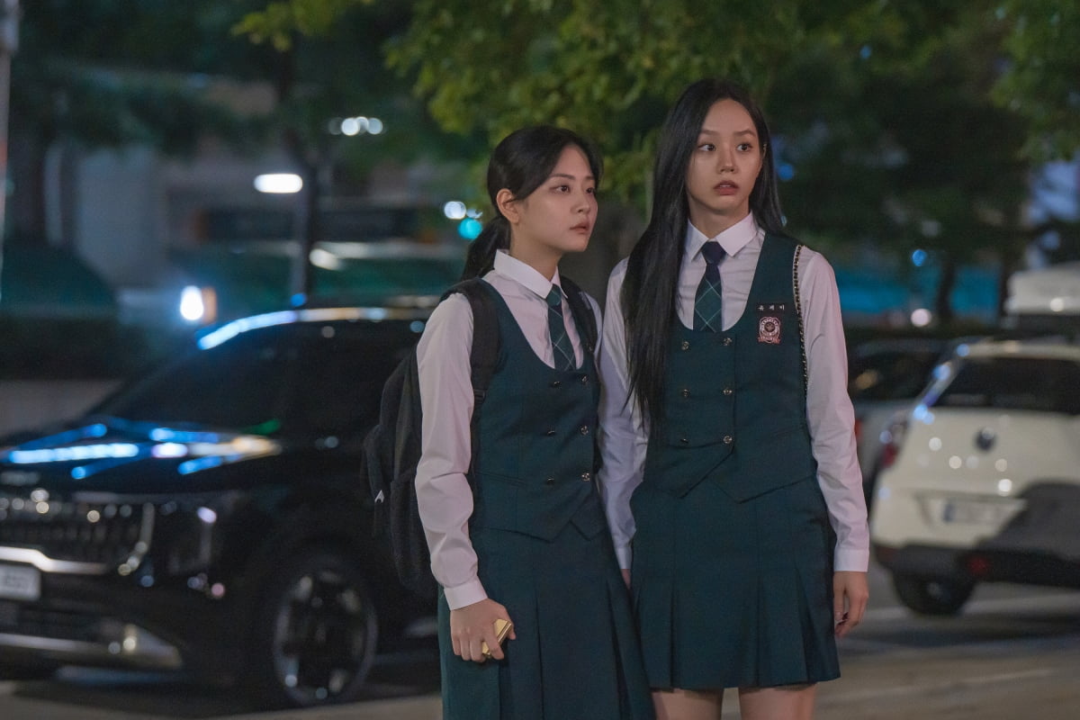 불법 조제약 논란 중…이혜리, '동성 ♥키스 상대'와 협력하기로
