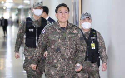 [속보] 이진우, 尹탄핵심판서 "답변 않겠다"…국회측 질의 대부분 거부