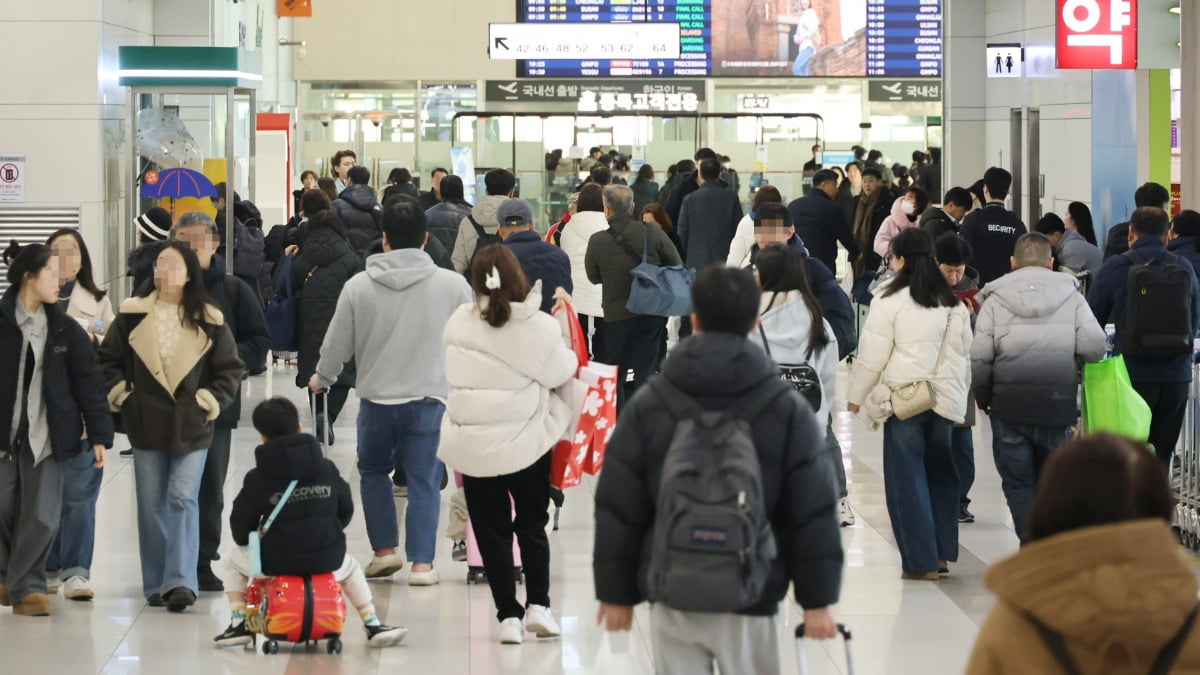 프라그마틱 슬롯사이트국제공항이 관광객들로 붐비고 있다.  /사진=연합뉴스