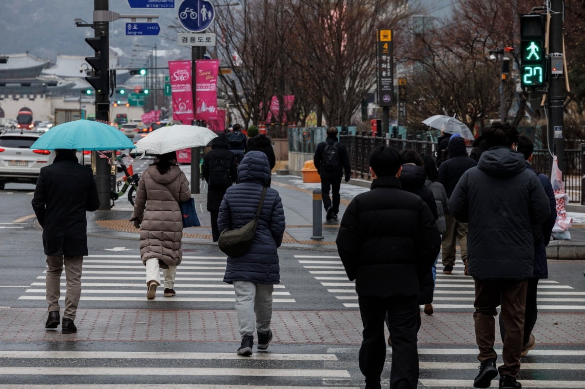 세수 메우는 '유리지갑'…월급쟁이가 낸 세금 60조원 돌파