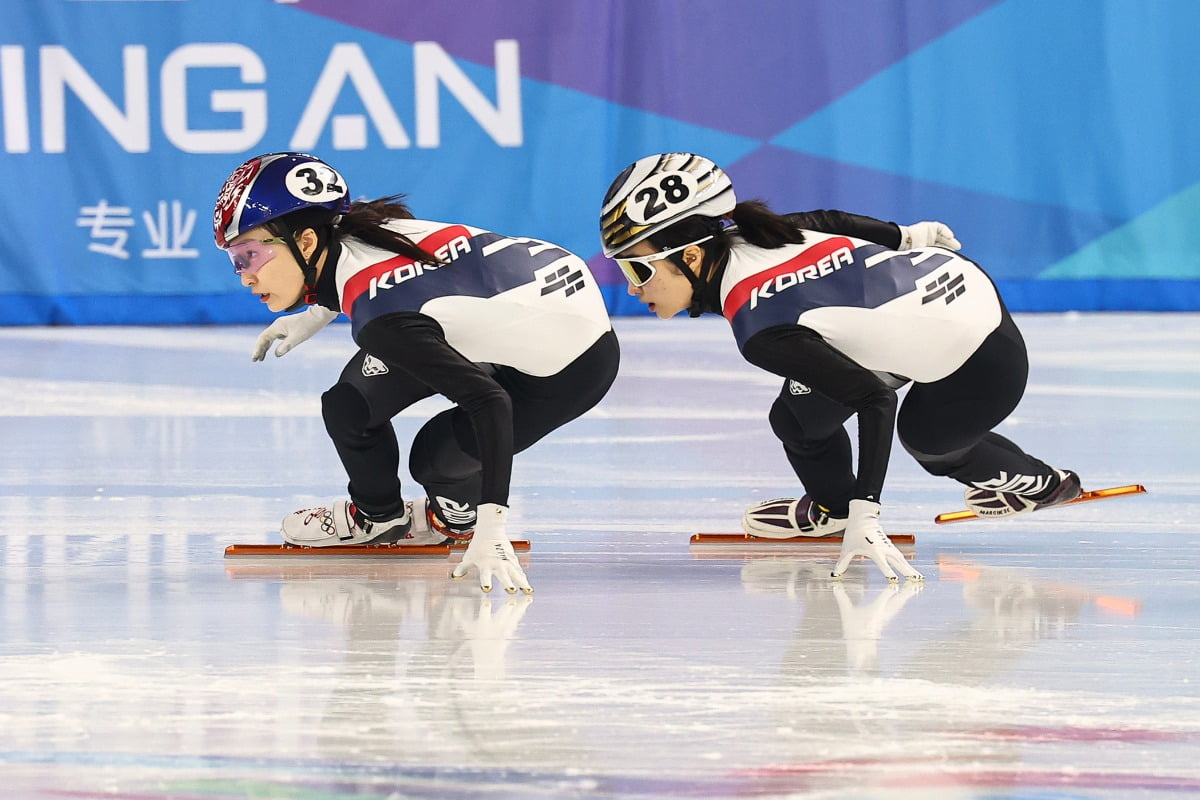 하얼빈 동계아시안게임 카지노 주사위 게임 여자 1000m 결승에서 최민정과 김길리/사진=연합뉴스