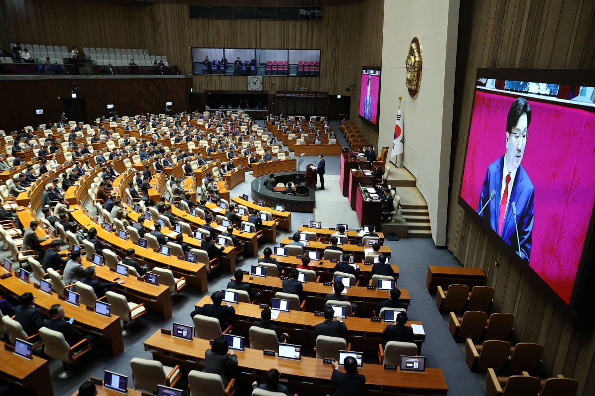 권성동 국민의힘 원내올림푸스 슬롯사이트가 11일 서울 여의도 국회에서 열린 본회의에서 교섭단체 올림푸스 슬롯사이트연설을 하고 있다. / 사진=연합뉴스