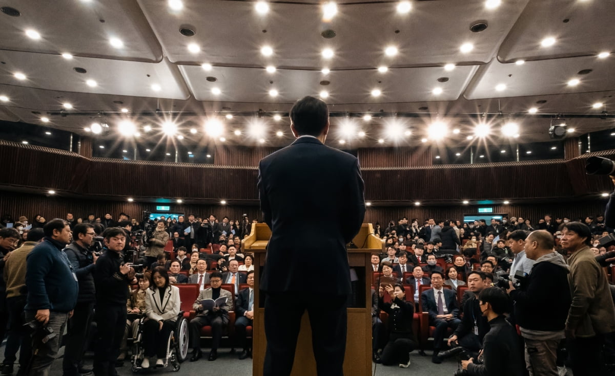 오세훈 서울시장이 12일 서울 여의도 국회 도서관에서 열린 '87체제 극복을 위한 지방분권 개헌 토론회'에서 개회사를 하고 있다./사진=서울시 제공