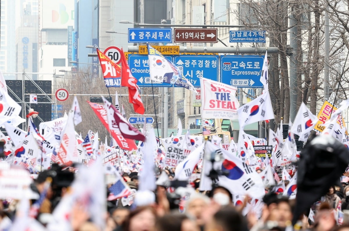 15일 광주 동구 금남로에서 비상계엄으로 탄핵 소추된 윤석열 대통령을 지지하는 집회가 열리고 있다. 사진=연합뉴스