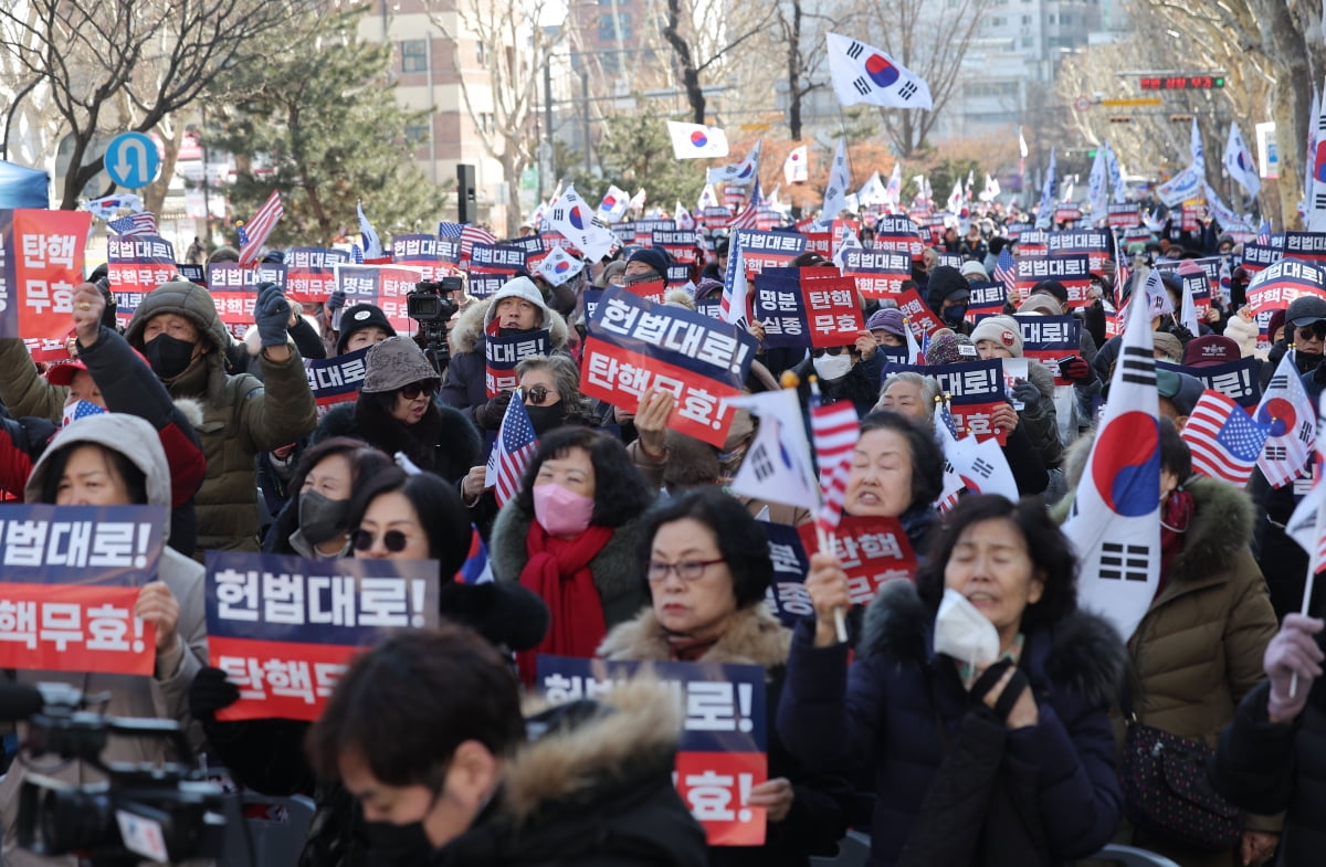 윤석열 대통령의 지지자들이 탄핵 반대 바카라 카지노를 열고 있다./사진=연합뉴스