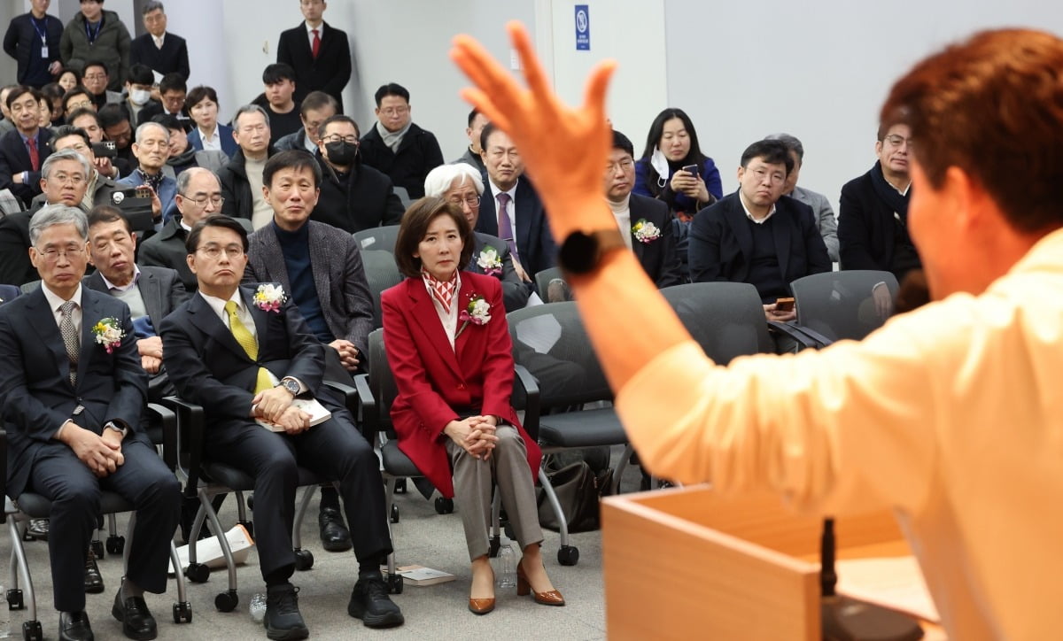 카지노 슬롯 머신 씨 축사 듣는 참석자들 (사진=연합뉴스)