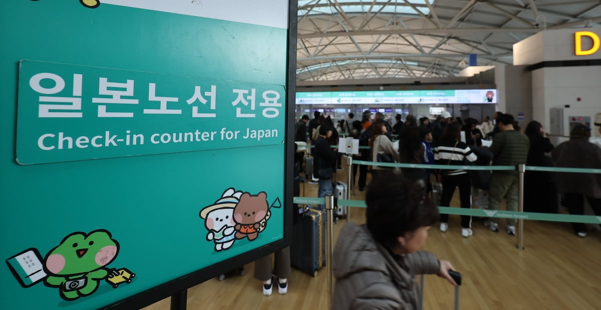 지난해 11월 인천국제공항 제1터미널에서 카지노사이트으로 향하는 승객들이 탑승수속을 하기 위해 줄 서 기다리고 있다. /사진=뉴스1