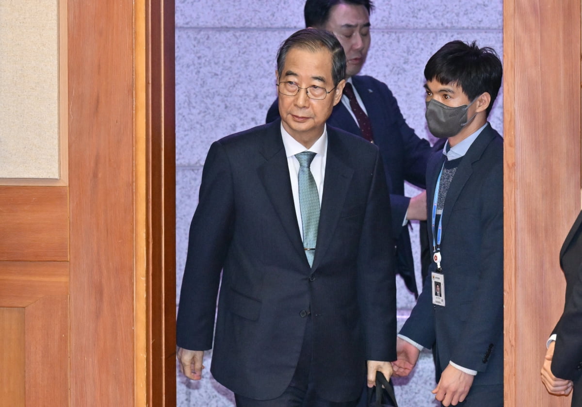 한덕수 국무총리가 19일 서울 종로구 헌법재판소 대심판정에서 열린 카지노 꽁 머니 1차 변론 기일에 출석하고 있다. / 사진=뉴스1