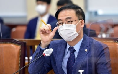 감사원 "바카라 사무총장, '세컨드폰'으로 정치인과 소통"