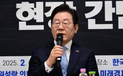 이재명 대표, 김문수·오세훈·홍준표와 가상대결 모두 '압도' [리얼미터]