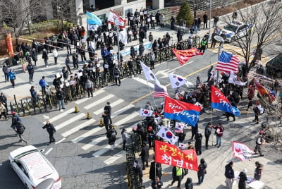 尹 대통령 탄핵 찬·반으로 나뉜 중앙대학교