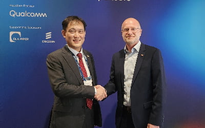 김태규 방통위 부위원장, MWC 2025서 브렌던 카 美 FCC 위원장 환담