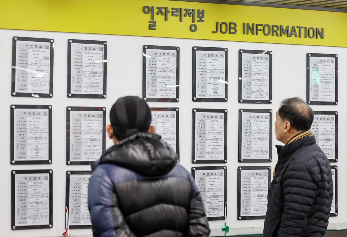 '공무원 정년 65세로 늘려달라' 입법청원 5만명 달성...공노총 "대책 강구하라"