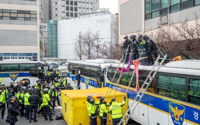 서울 한복판서 '尹 탄핵심판 선고' 가상 훈련…경찰 2700명 총출동