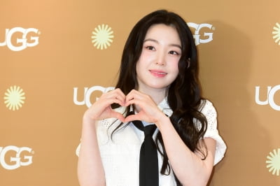 [포토] 레드벨벳 아이린, '뽀얀 우윳빛 피부 뽐내며~'