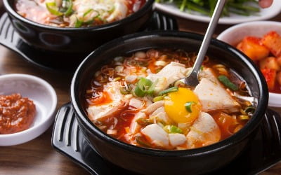 "삶은 달걀인 줄"…순두부찌개 식당서 손해배상 청구한 손님