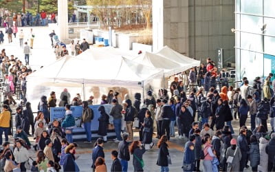 "지금 아니면 언제 보나" 우르르…티켓 일찌감치 동났다