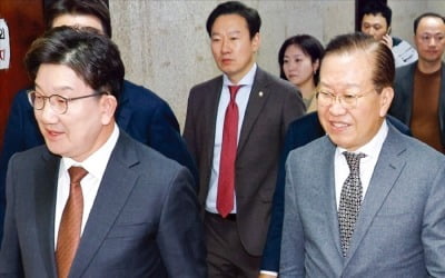 與 "현명한 판단 환영"…野 "내란수괴 석방 결정 웬말"