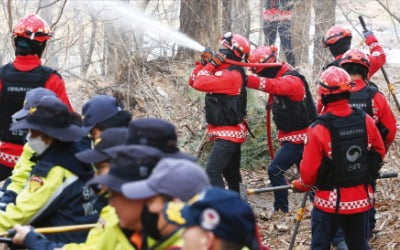 [포토] "봄철 대형 산불 막자"…실전 같은 진화 훈련