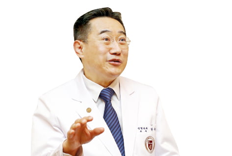 피부암 재건 위한 세포치료 개발…상처 수술 교과서 쓴 권위자