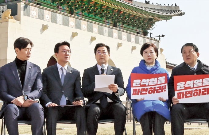 민주당, 나흘째 '尹 탄핵 촉구' 도보 행진…주말 집회 연계