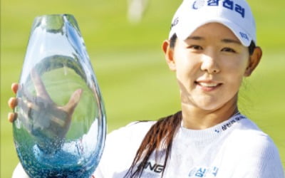 '삼천리 자매 혈투'…KLPGA 개막전 웃은 박보겸