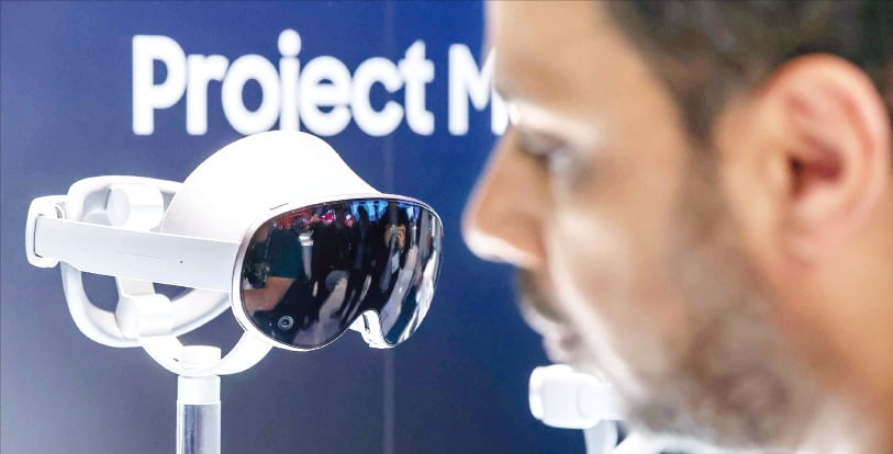 지난 3일 스페인 바르셀로나에서 열린 MWC 2025에 전시된 삼성토토사이트 즐벳의 XR헤드셋 ‘프로젝트 무한’.  뉴스1