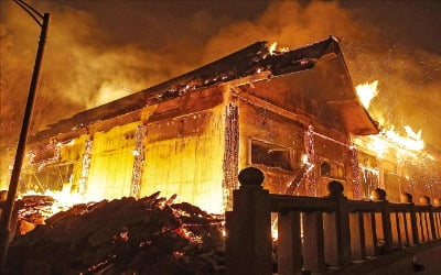 [포토] 청송·안동까지 번진 산불…천년고찰 고운사 전소