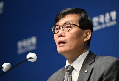 “저출생 지속되면 경제 휘청” 국가채무비율도 치솟을 것 경고