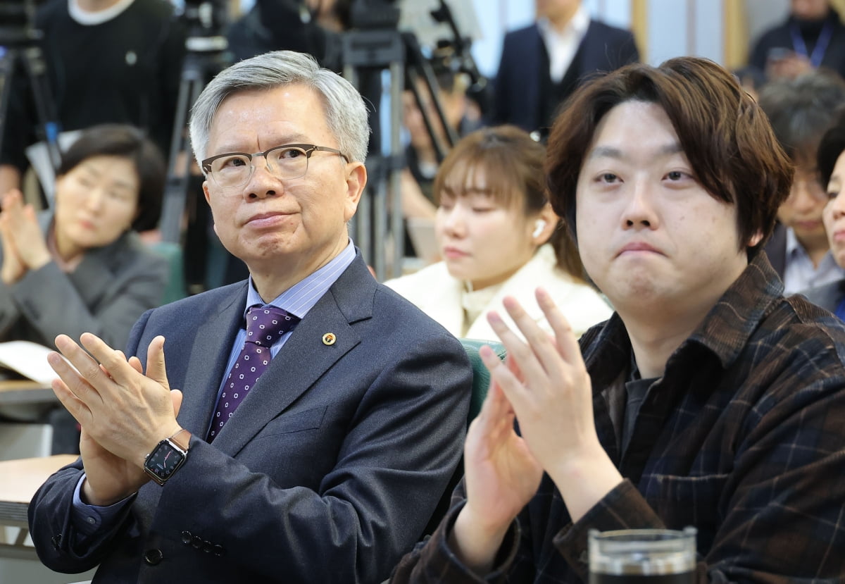 서울대 일부 교수, 전공의 비판에 박단 "교수라 불릴 자격도 없다"