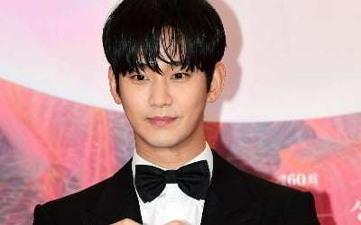 김수현, 열애설 또 터졌다…이미지 타격 불가피, '굿데이'·'넉오프'도 불똥 [TEN피플]