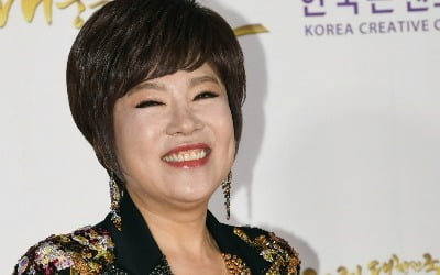 '66세' 김연자, 위자료 한푼 못 받고 이혼했다더니…결혼 당시 "1년에 100회↑ 콘서트 열어" ('4인용식탁')