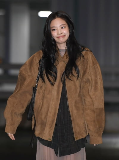 BLACKPINK's Jennie Airport fashion that exudes innocence...Pretty no matter how you look at it