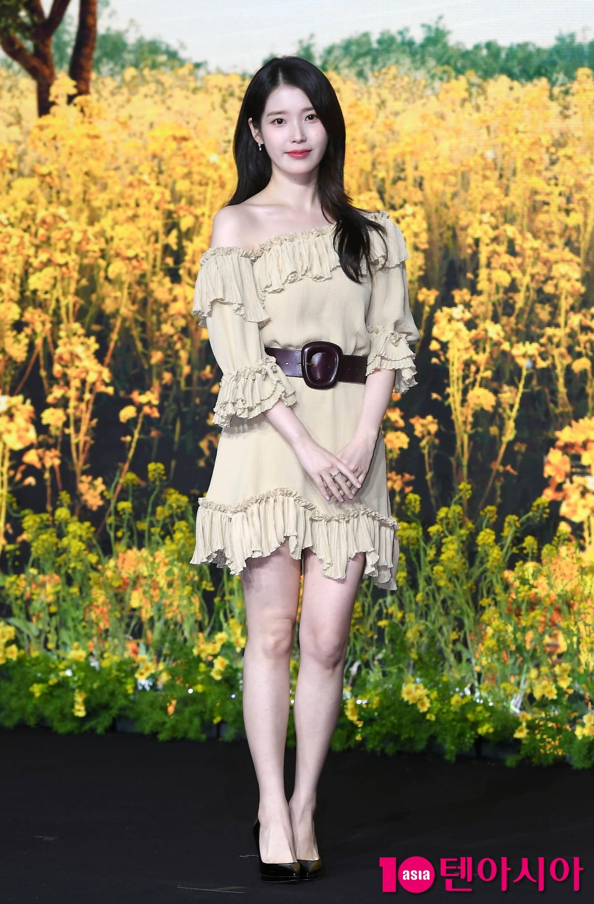 아이유, 봄을 부르는 미모...달콤한 눈빛[TEN포토+]