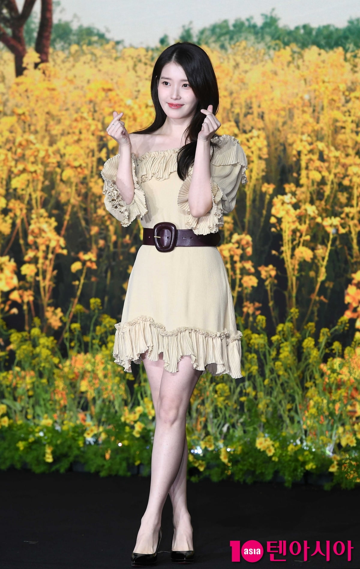 아이유, 봄을 부르는 미모...달콤한 눈빛[TEN포토+]