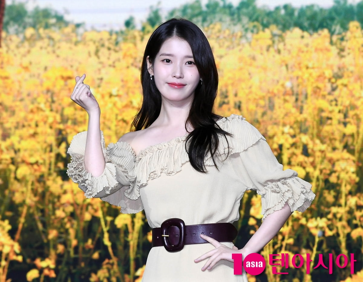 아이유, 봄을 부르는 미모...달콤한 눈빛[TEN포토+]